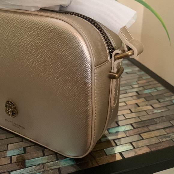 Kurt Geiger London Richmond Crossbody Bag
Kurt Geiger London - Picture 9 of 13